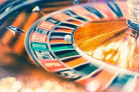 Live Koprok dealer and table display on wap cuantoto showing card rankings and betting interface